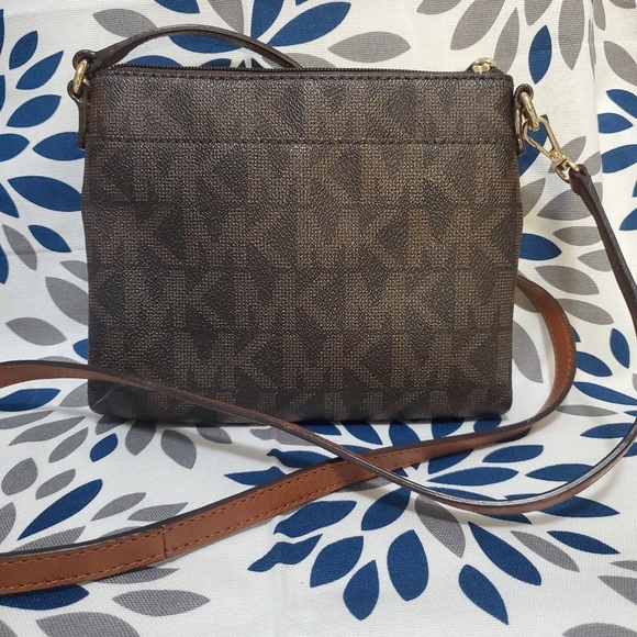 Michael Kors Crossbody - Picture 6 of 8